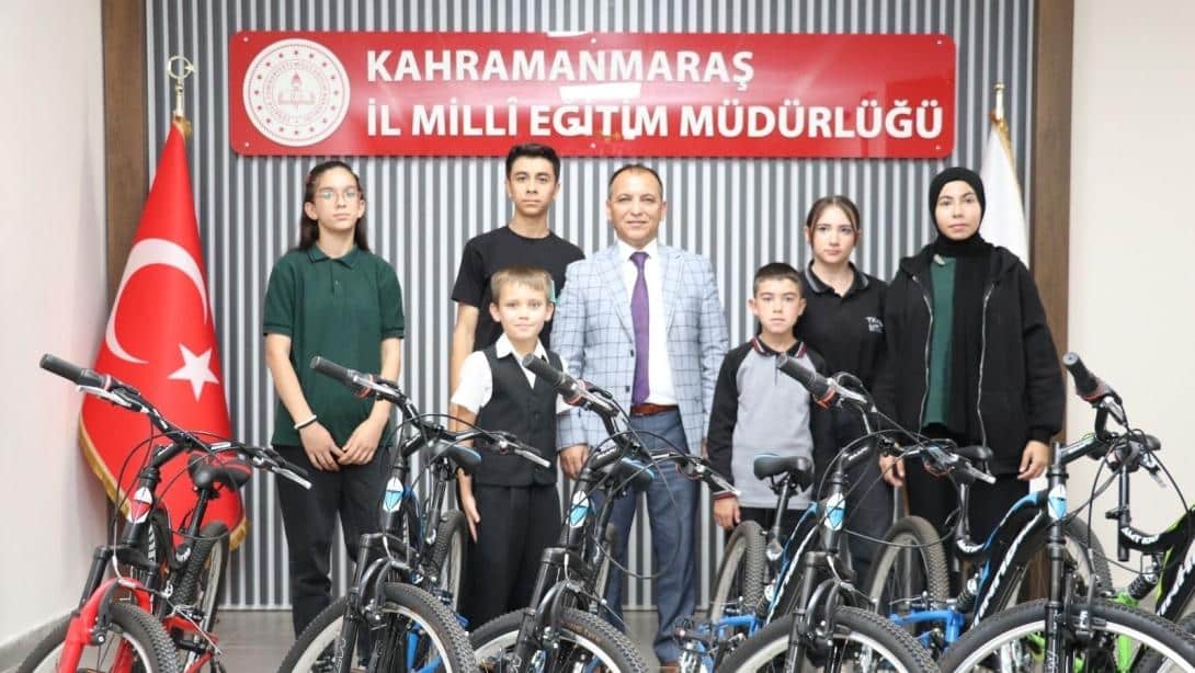 KAHRAMANMARAŞ'IN KÜLTÜR ELÇİLERİ ÖDÜLLERİNİ ALDI